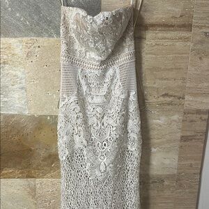 Cream Sheath Wedding Dress with Sweetheart Neckline